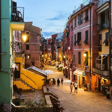 Scarlet Vernazza